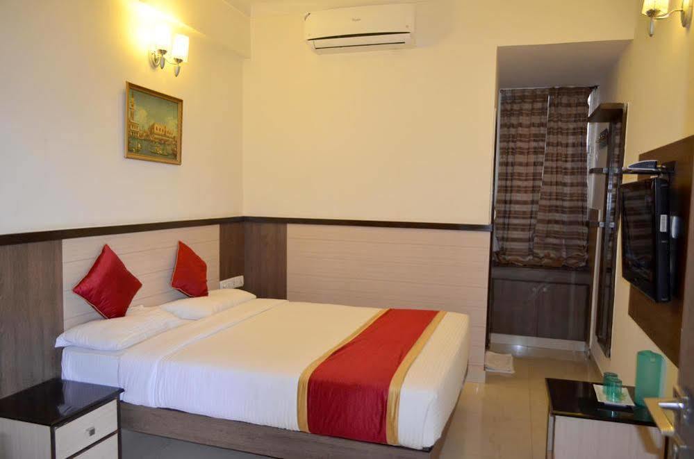 Comfort Inn Lucknow Buitenkant foto